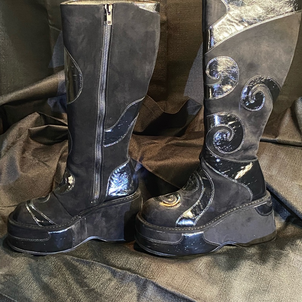 Black Platform Knee-High Boots - Picture 6 of 6